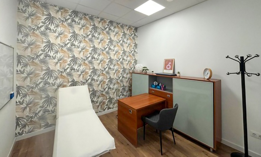 Image 2: Limpieza facial básica, con masaje Kobido o con radiofrecuencia 