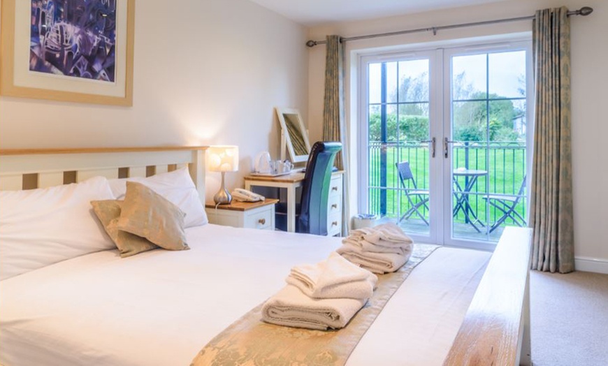 Image 5: Somerset: 1 or 2-Night 4* Spa Break with Breakfast