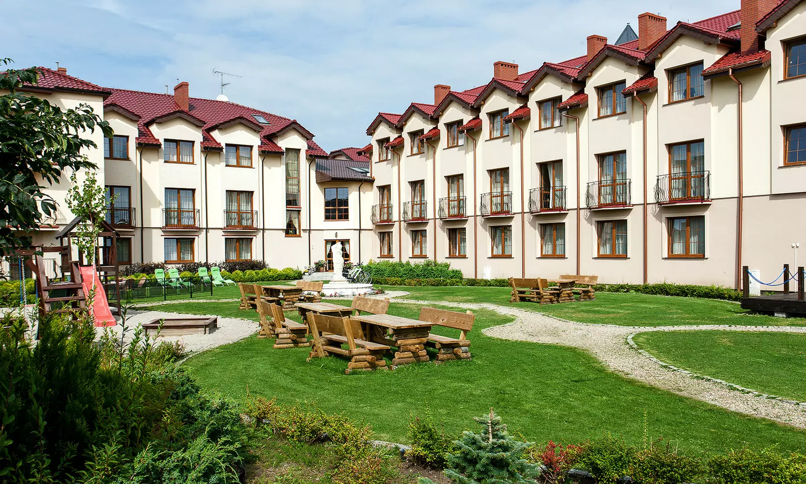 10 km do Kołobrzegu: 2-14 nocy dla 2 osób lub rodziny, wyżywienie, rehabilitacja w Magnat Resort & Spa – 300 m od morza - Primary Image