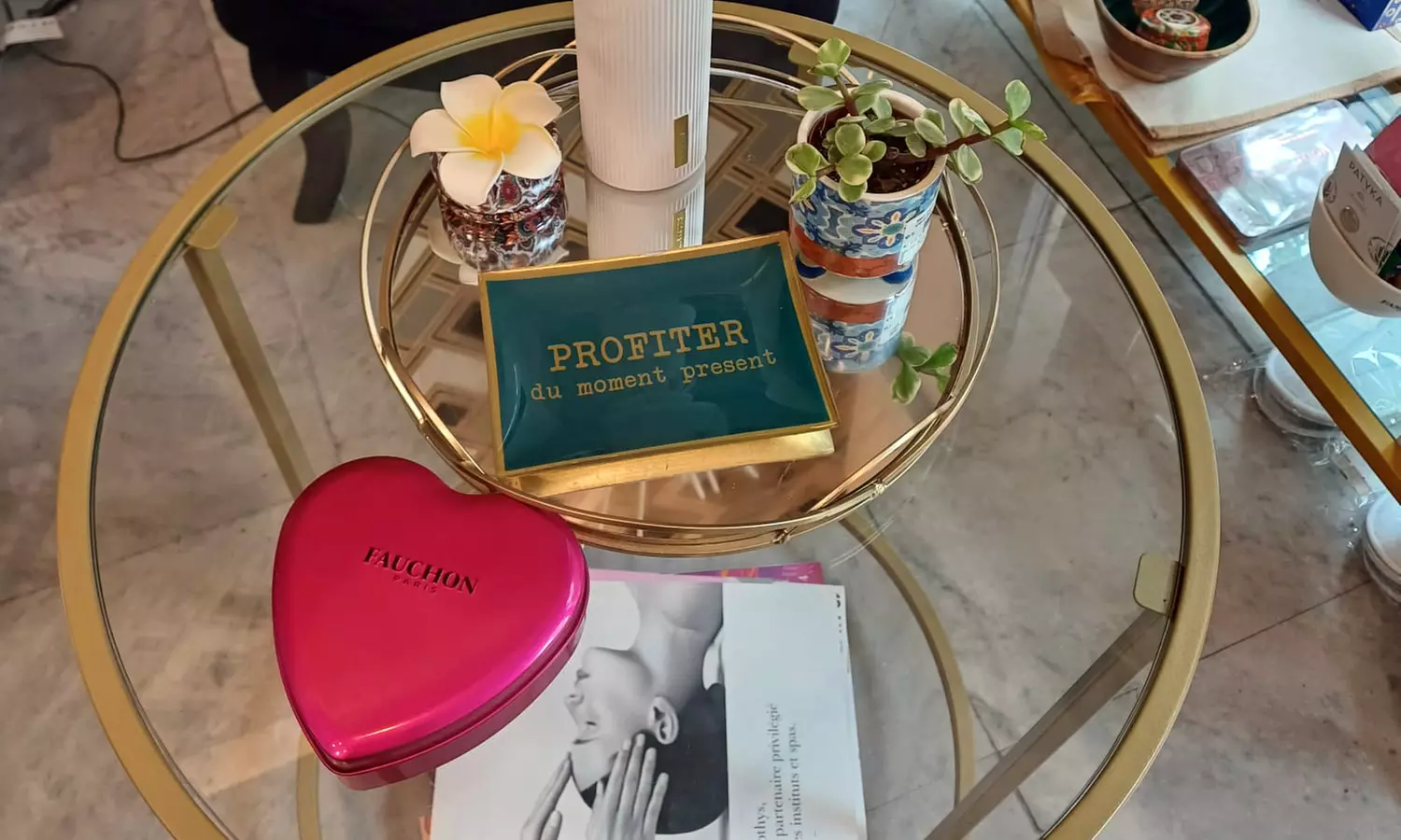 Pose de vernis semi-permanent mains et pieds en option à Paris