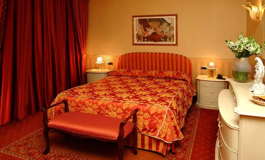 Image 23: ✈ 13-Day Guided St Paul to St Peter w/ Air from Great Value Vacations