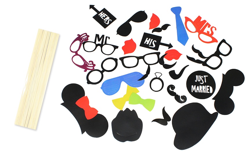 Image 5: 31-Piece Selfie Props Set