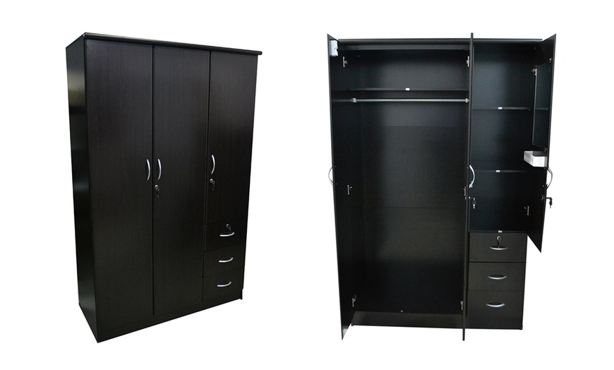 Image 7: Classic-Design Wardrobe