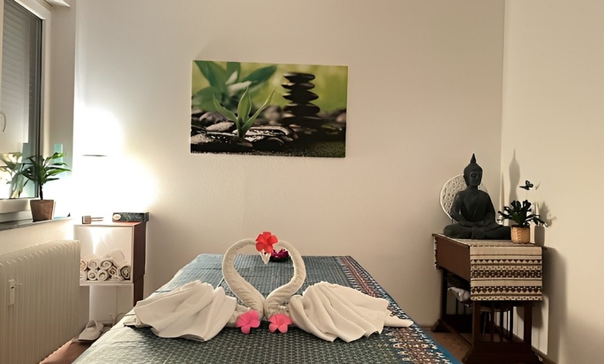 Image 4: Thai-Entspannungs-Massage / Aromaöl-Massage / Spa-Wellness-Behandlung