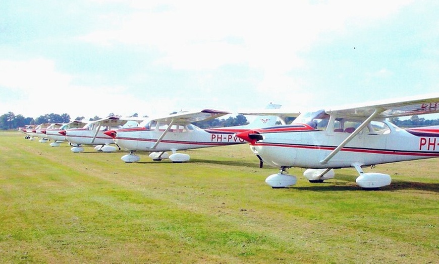 Image 2: Zelf vliegen met een Cessna