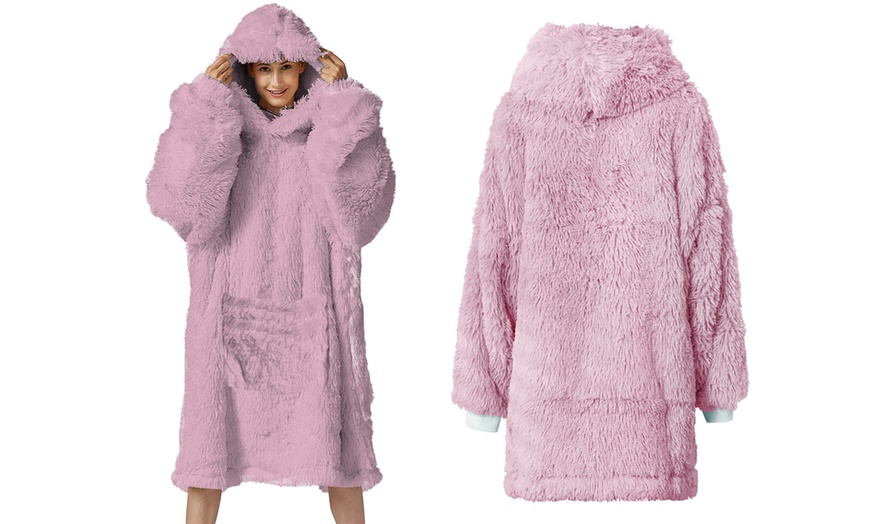 Image 4: Oversized Faux Fur Hoodie - Snuggle Up in Cosy Luxury
