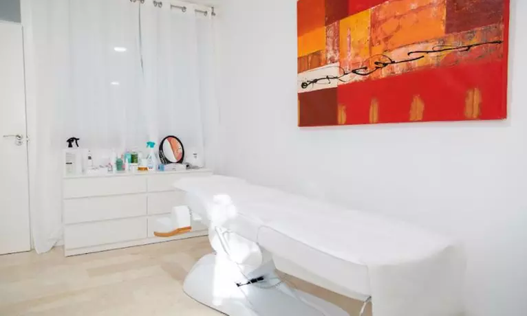 Limpieza facial con máscara LED