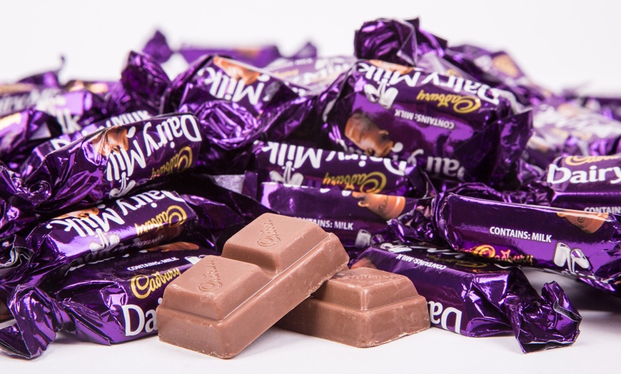 Image 1: 1kg Cadbury's Heroes Dairy Milk