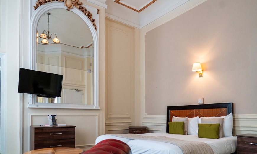 Image 2: Liverpool: Standard Double or Twin Room with Breakfast