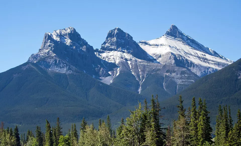 1- or 2-Night Stay for Two with $15 Dining Credit at Windtower Lodge & Suites in Canmore, AB. Combine Up to 4 Nights. - Primary Image