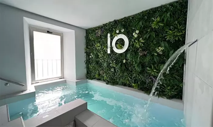 Baño termal para 2 o 4 personas con copa de cava y fruta o bombones