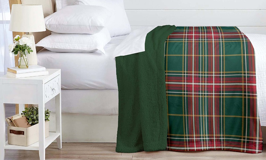 Image 30: Manta Sherpa suave y cálida