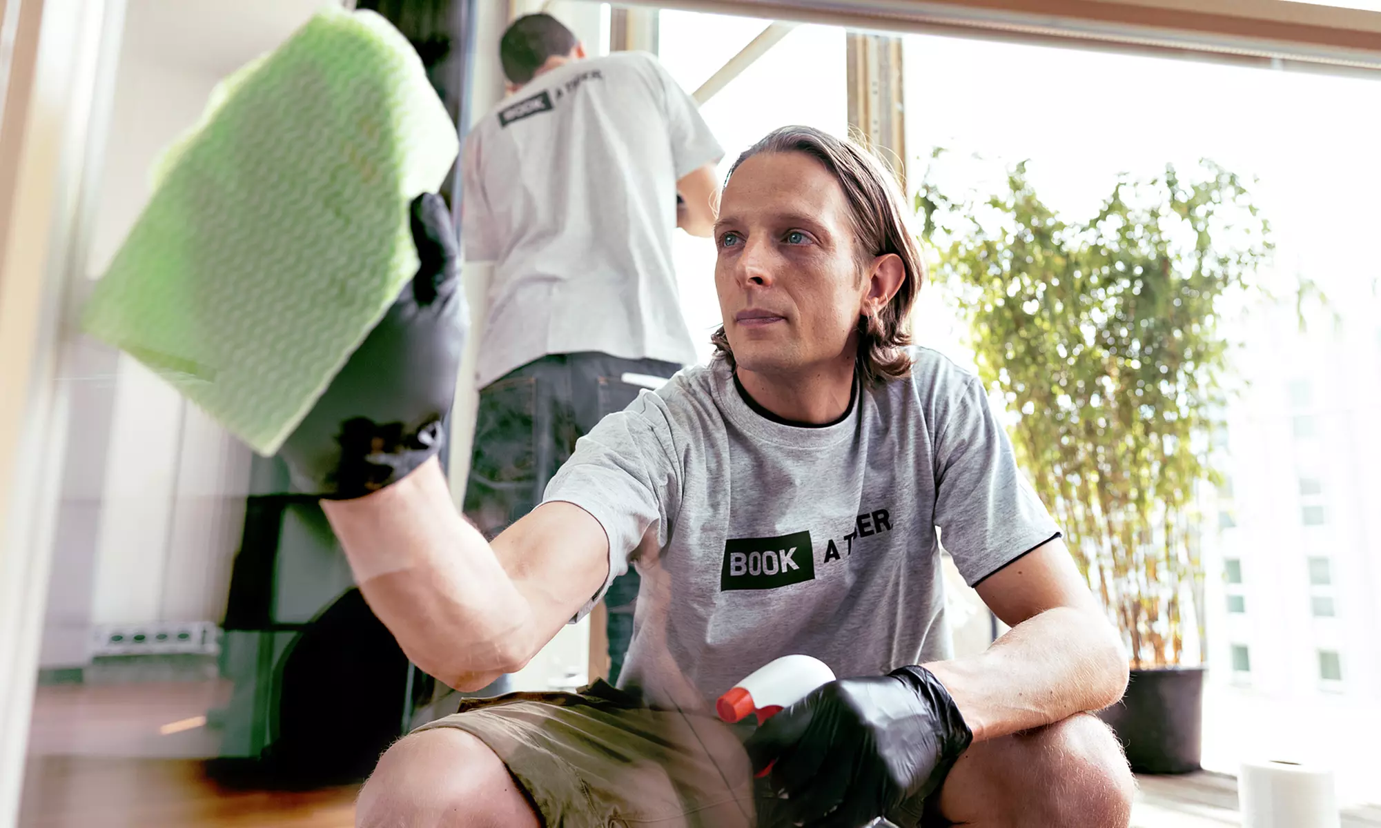 3 Stunden Wohnungsreinigung inklusive An- und Abfahrt innerhalb Kölns von BOOK A TIGER für 22 € (51% sparen*) - Primary Image