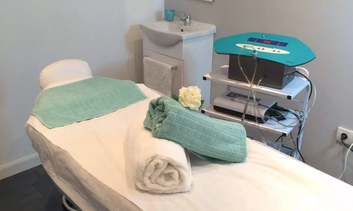 Tratamiento facial 360 con microdermoabrasión, radiofrecuencia y masaje kobido para 1 o 2 personas en Body Silk - Second Medium