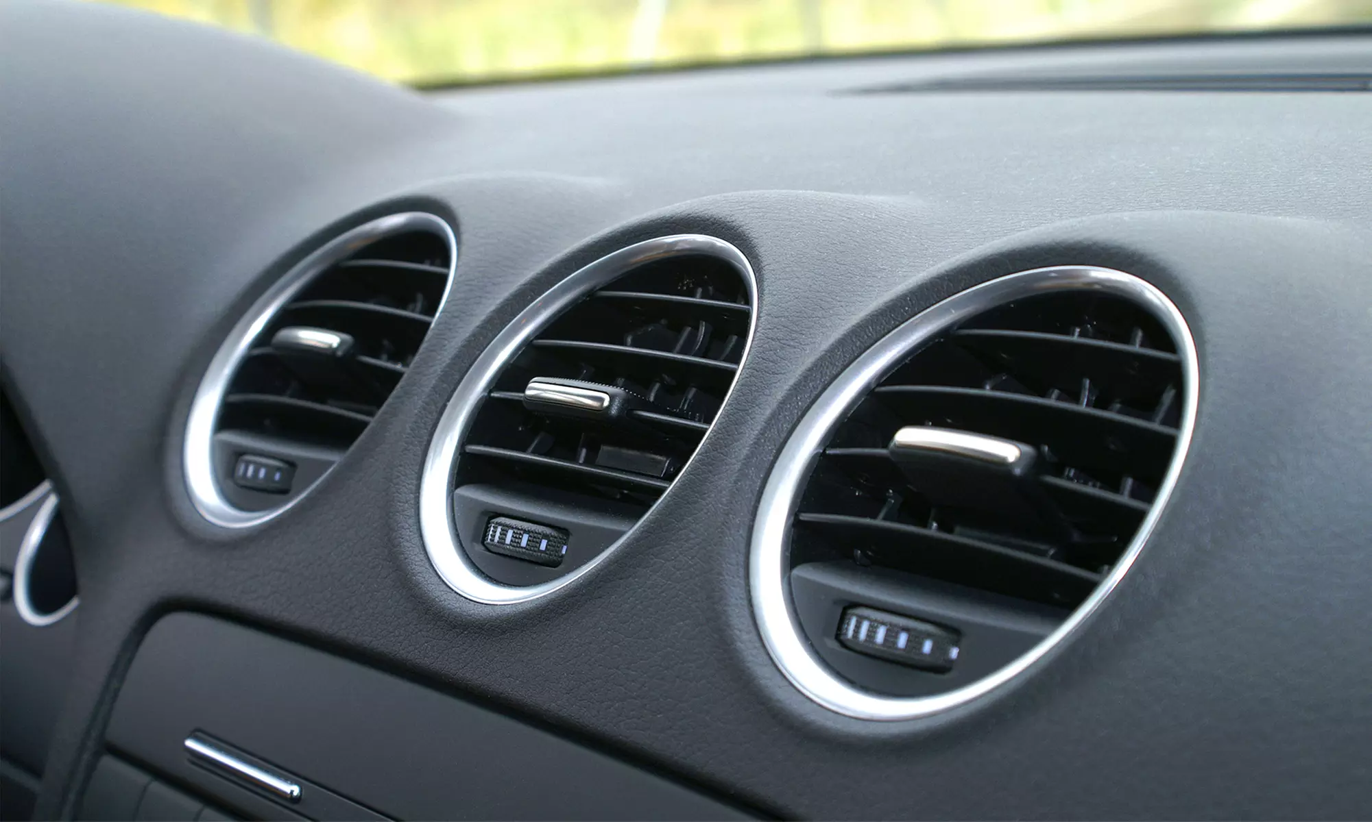 Kompletny serwis klimatyzacji z uzupełnieniem czynnika od 299,99 zł w Luk Service - Primary Image