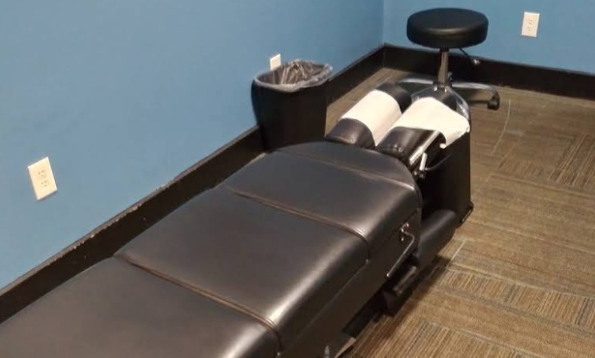 Image 6: Effective Consultation plus 1 or 3 Chiropractic Adjustments (60-Min)