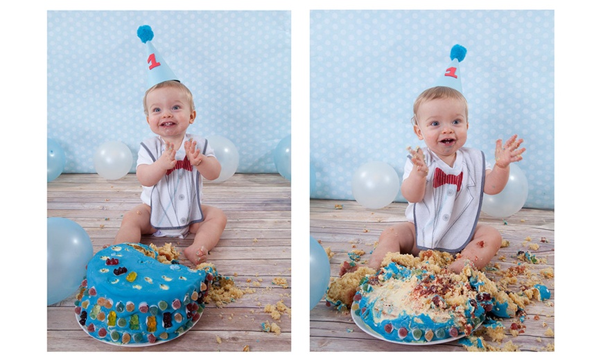 Image 2: Baby Cake-Smash Photoshoot