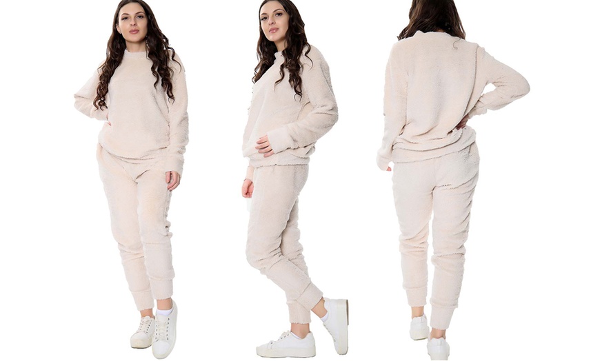 Image 2: Two-Piece Fluffy Loungewear Set