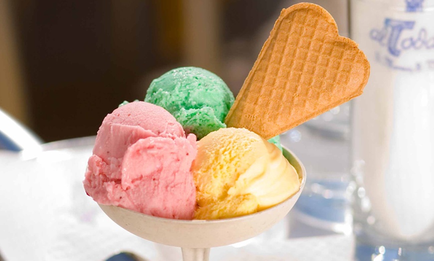 Image 1: Coppa gelato in piazza San Marco