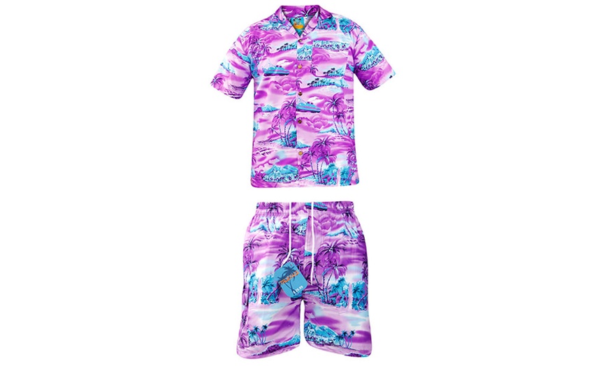 Image 14: Hawaiian Shirts and Shorts