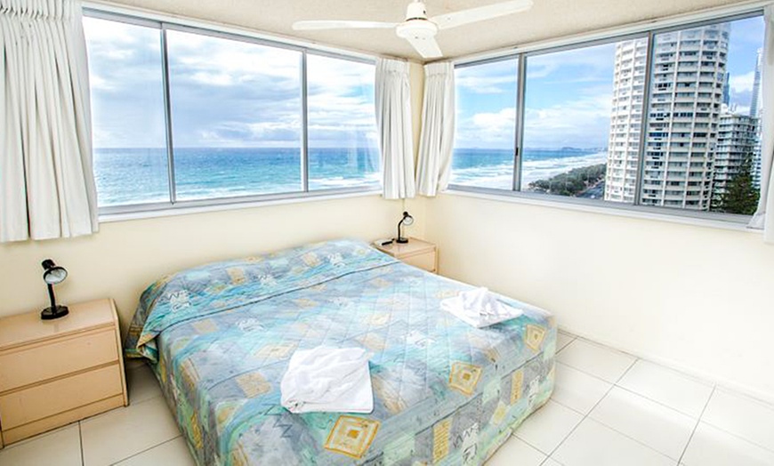 Image 3: Surfers Paradise: 3N Beach Stay