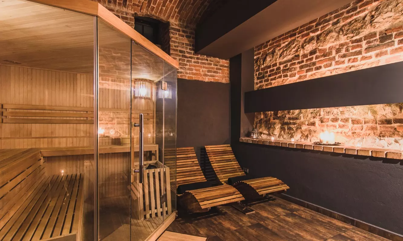 Sauna na wyłączność lub aromatyczna kąpiel w wannie z hydromasażem od 49,99 zł w Stara Łaźnia Spa - Primary Image