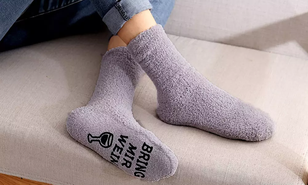 1x oder 2x lustige Socken „Bring mir ein Bier“ oder „Bring mir Wein“