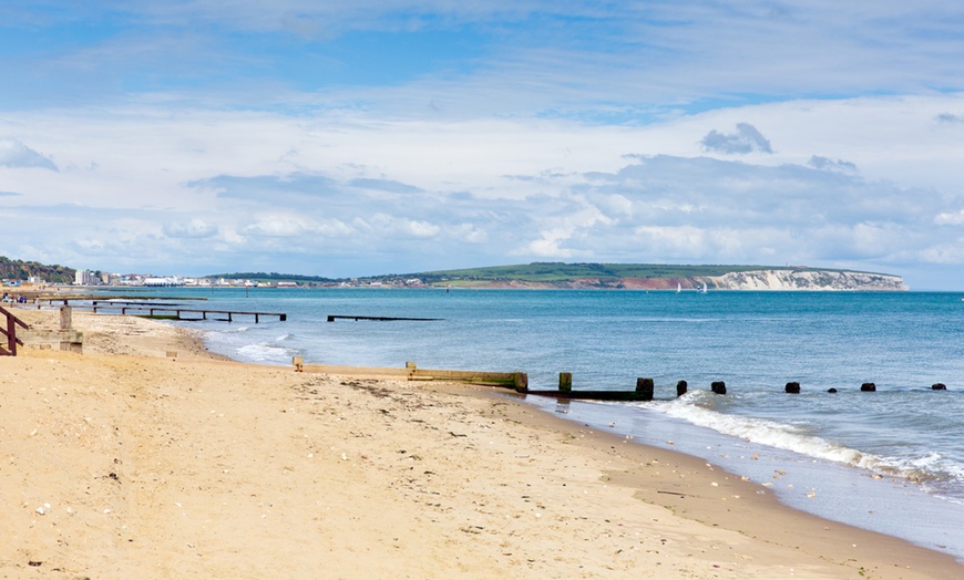 Image 1: Isle of Wight Break