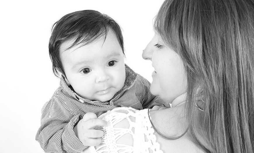 Image 4: Mother and Daughter Photoshoot