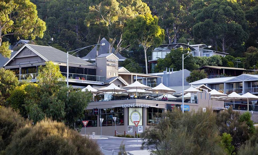 Image 7: Lorne: Beach Getaway with Wine