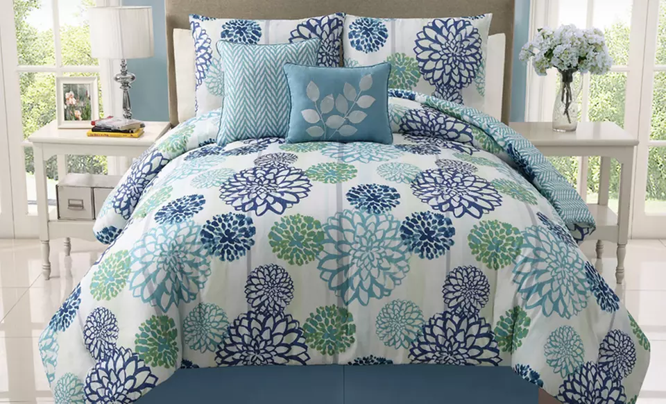 Chic 5-Piece Reversible Comforter Set (Up to 78% Off). Multiple Styles Available. Free Shipping & Returns. - Second Medium
