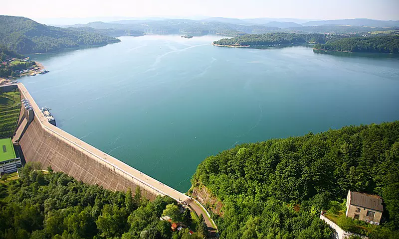 Bieszczady: 2-7 nocy dla 2, 3 lub 4 osób z wyżywieniem i więcej w Zajeździe pod Sosnami – wypoczynek 2018 - Primary Image