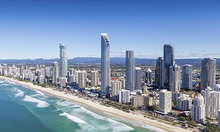 Image 1: Surfers Paradise: Family Stay