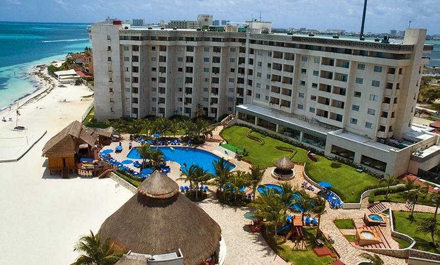 7-Night Stay at Cancun Beach Resort in - New York City | Groupon Getaways