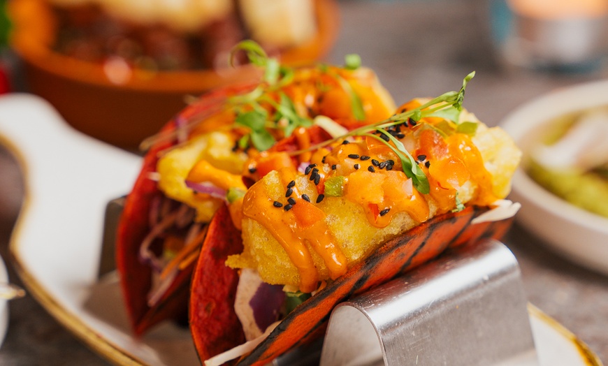 Image 3: Enjoy 2 Wine Flights with Grazing Board 