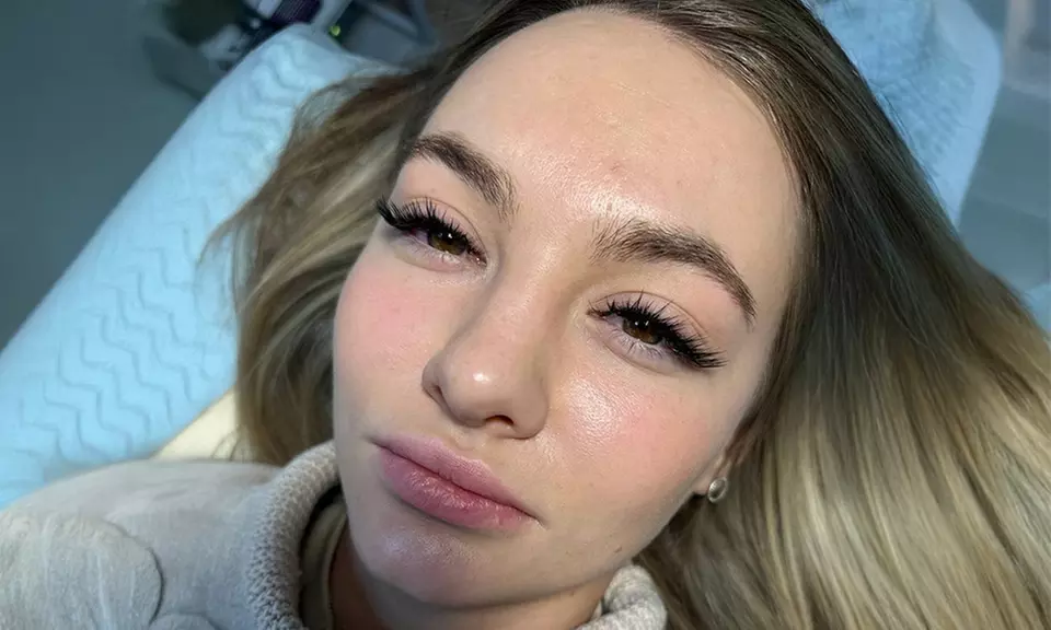 Full Set of Individual Eyelash Extensions with Eyebrow Tinting Service