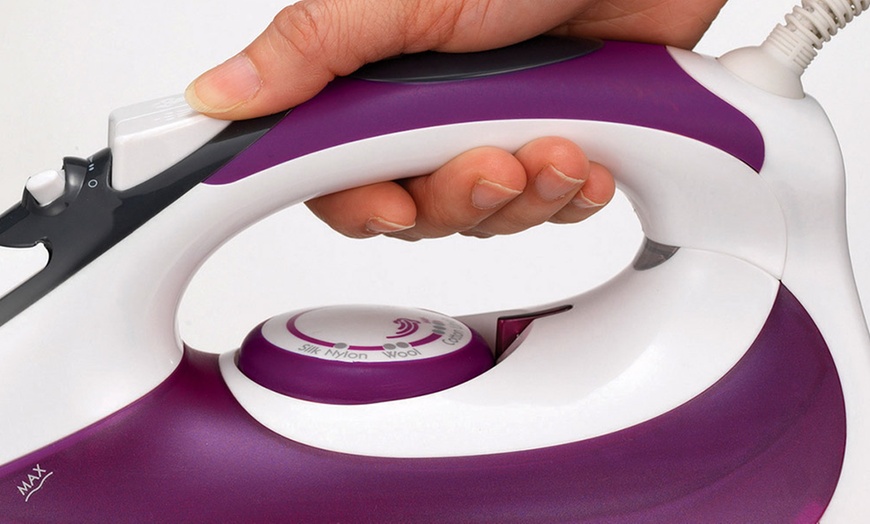 Image 6: Morphy Richards Comfigrip Iron