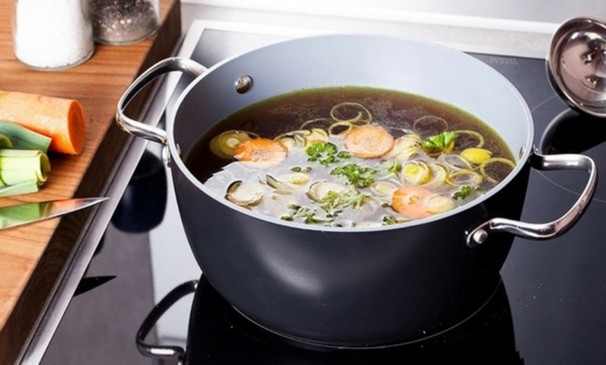 Image 3: Non-Stick Casserole Pan with Lid