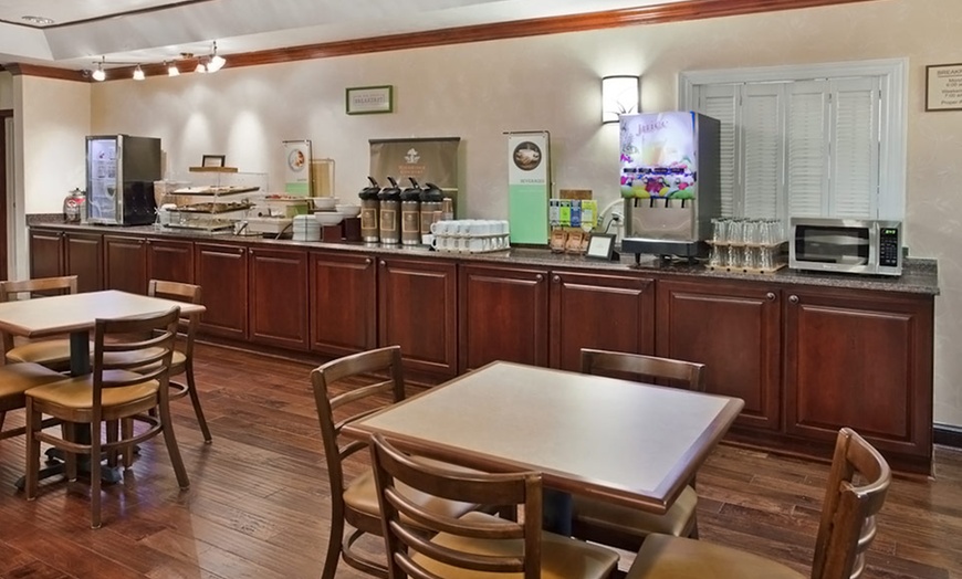 Country Inn & Suites by Radisson in - Savannah, GA | Groupon Getaways