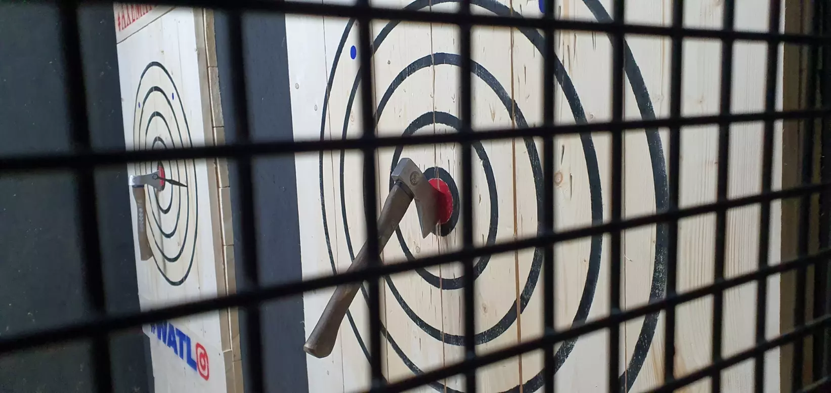 Pakiet dla 1-9 osób: rzucanie siekierami, tomahawkami, nożami i więcej