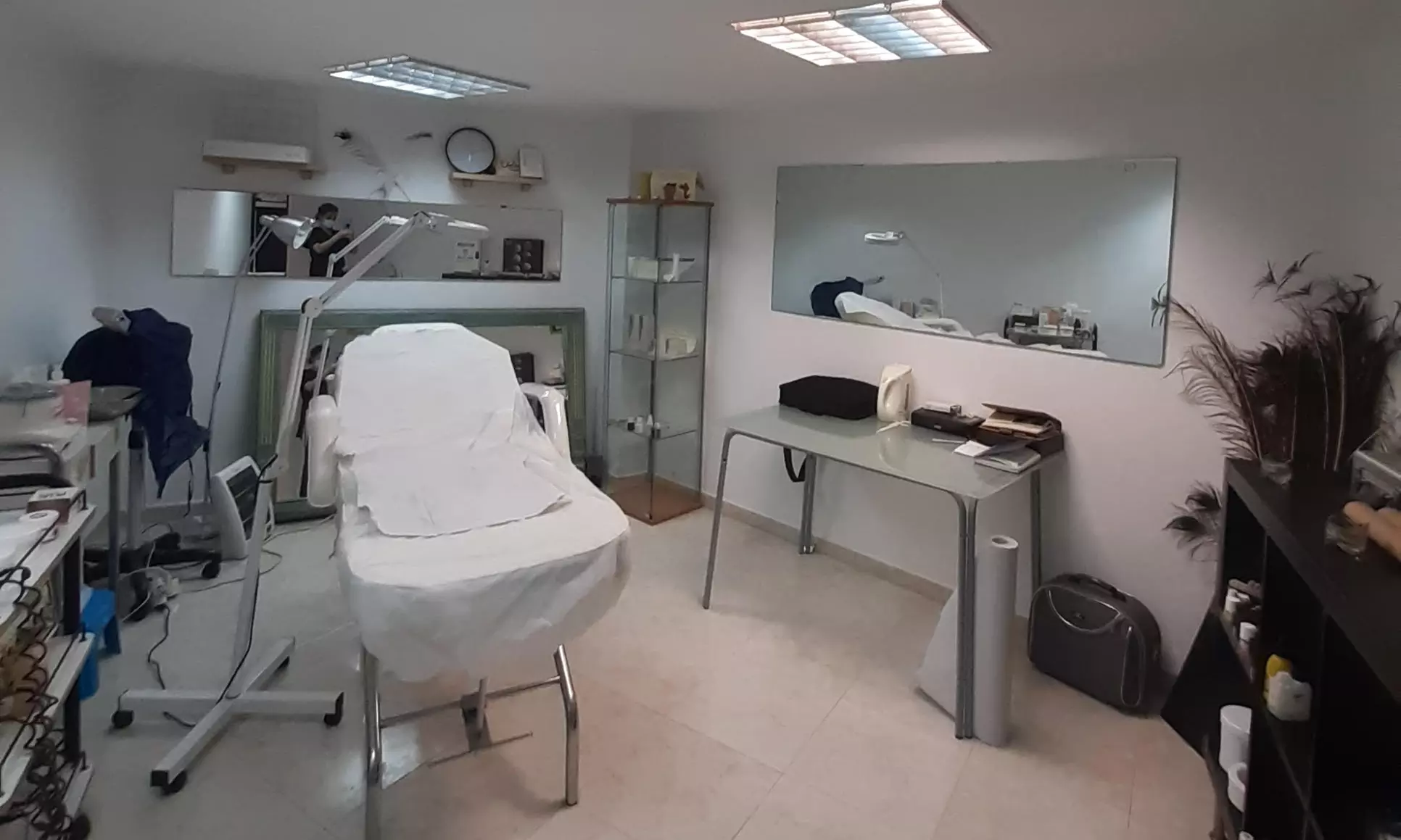 Sesión de manicura normal y/o semipermanente en Rocío García