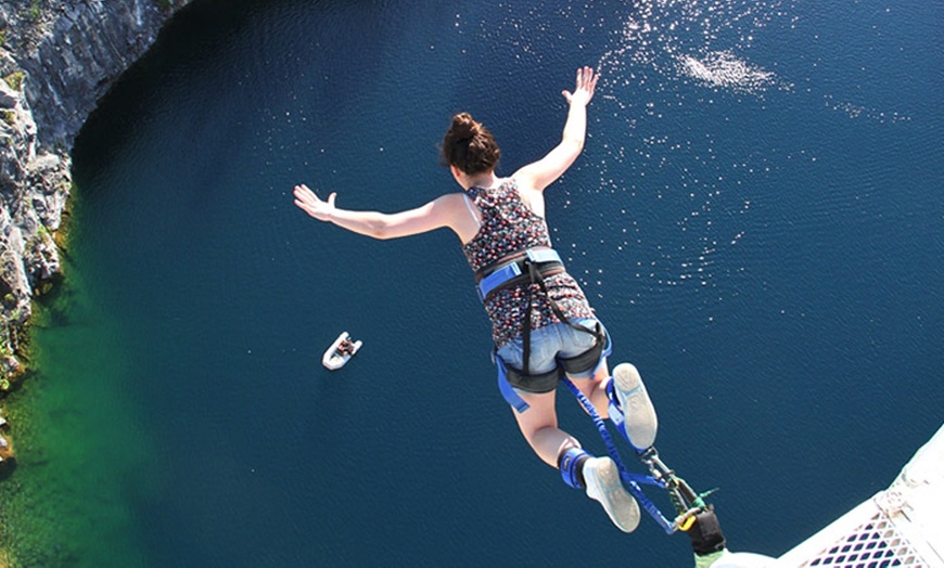 Image 3: Exceptionnal! Bungee Jumping