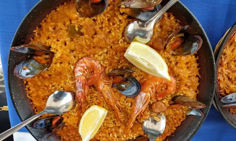 Menú de mariscada o parrillada de carne con entrante, bebida y café
