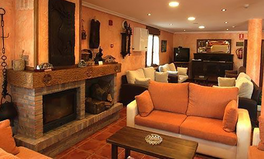 Image 9: Asturias: habitación doble para 2 personas con acceso a spa