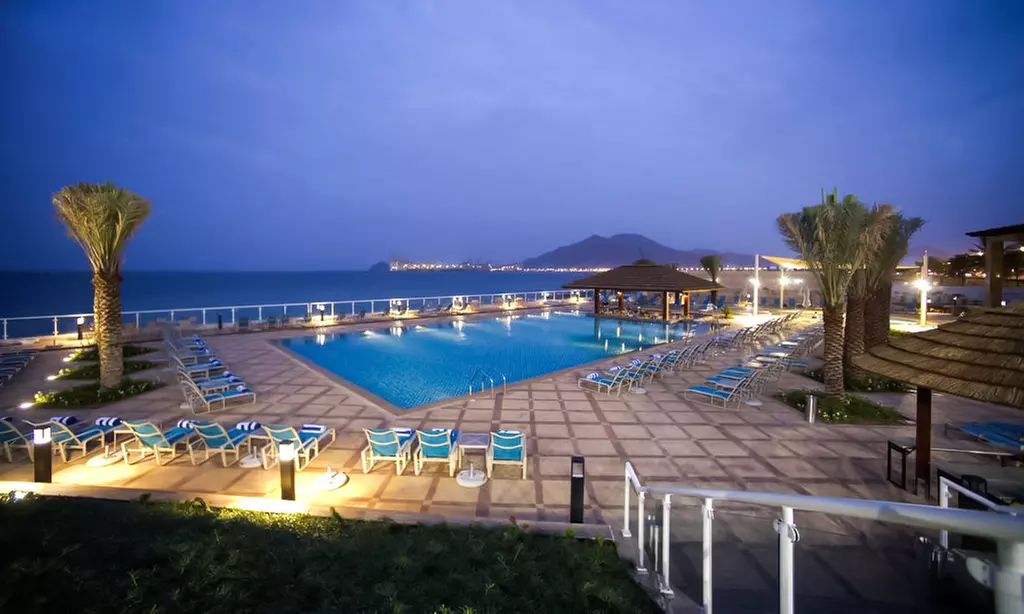 Khor Fakkan: One-Night 4* Stay with Breakfast and Optional Dinner