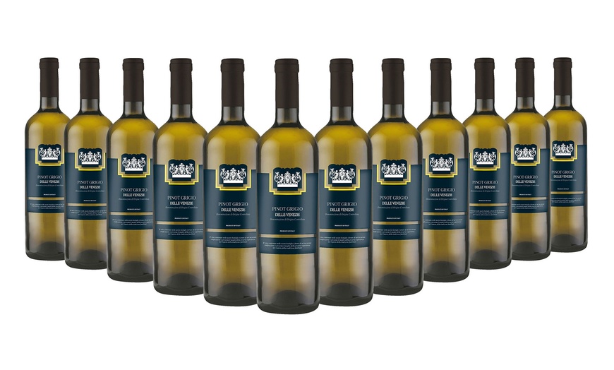 Image 6: Botellas de vinos blancos italianos