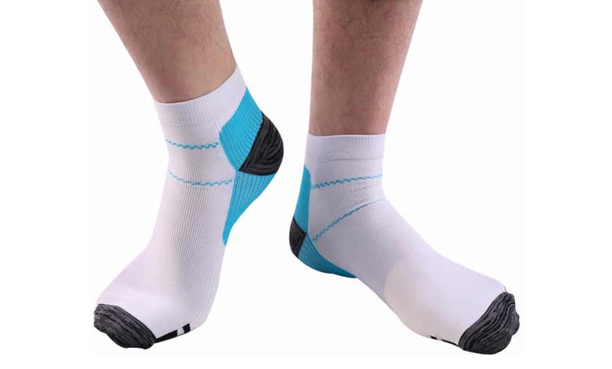 Image 6: Plantar Fasciitis Support Socks