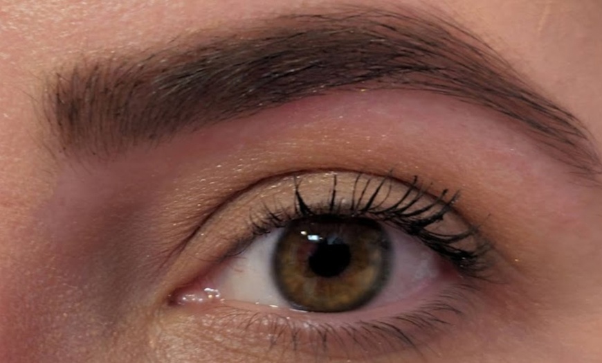 Image 1: Sublimez votre regard : coloration sourcils et/ou soin French Brows