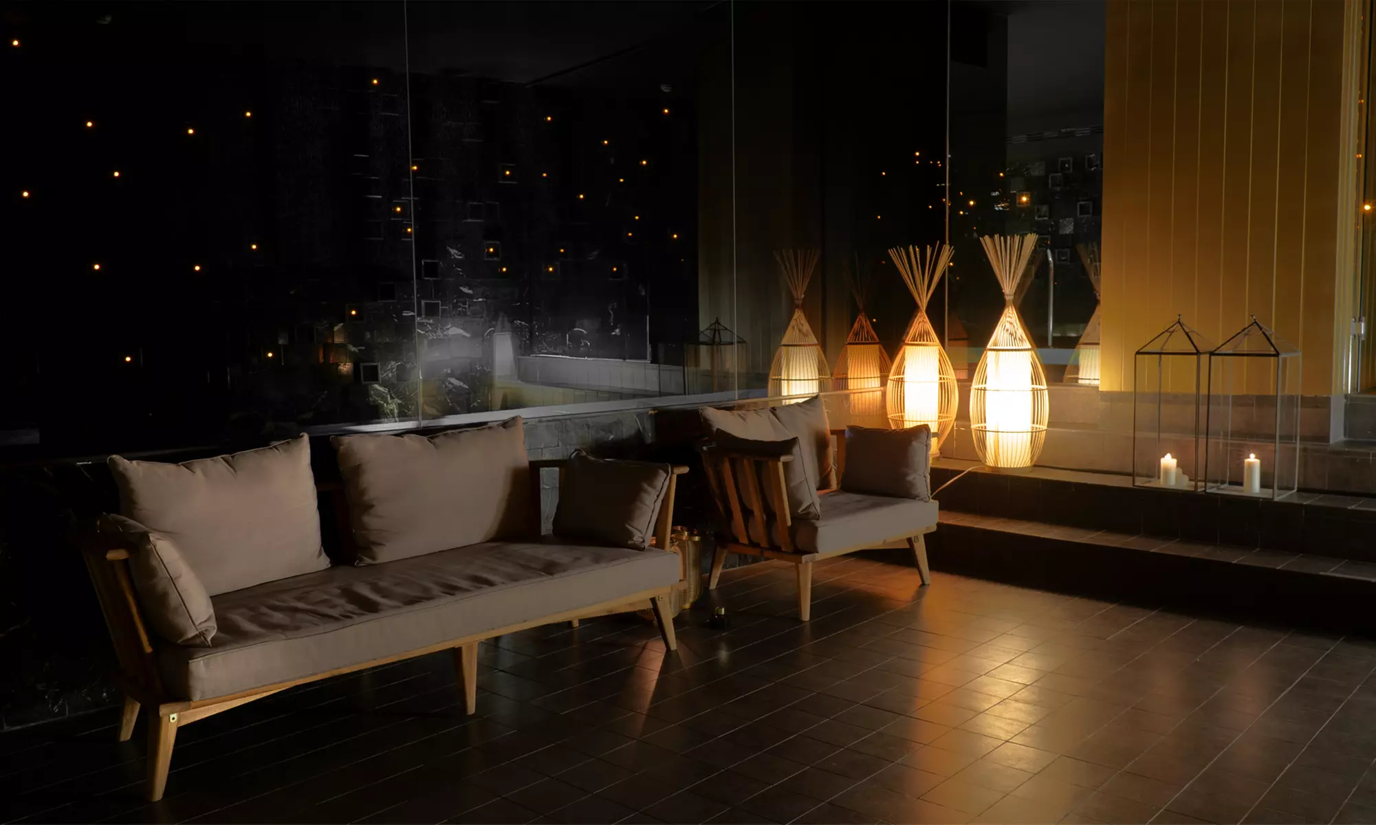 Circuito spa con copa o botella de cava y tratamiento extra para 2