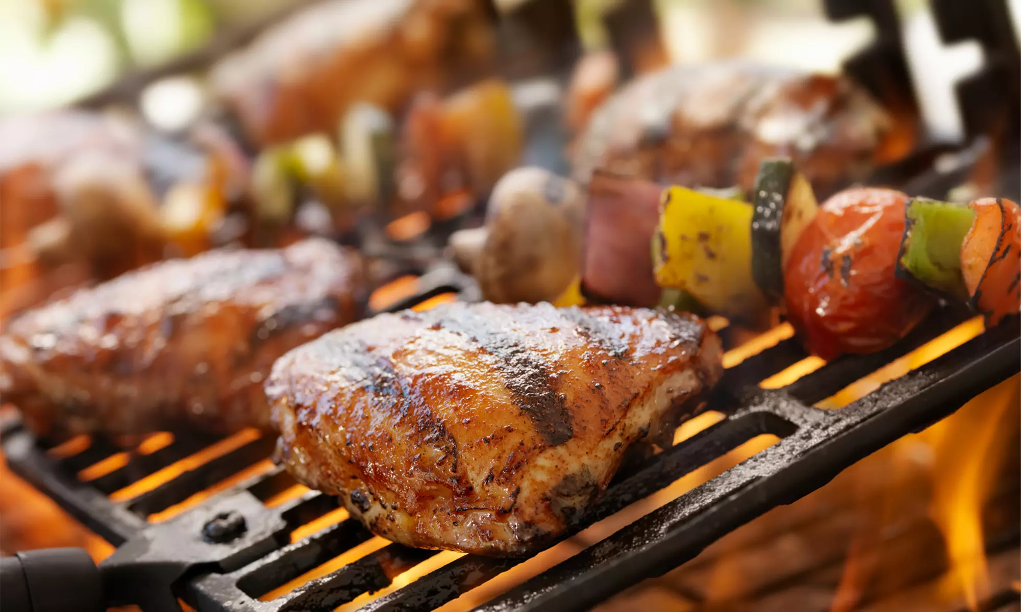 XXL-Burger-Menü oder Grillteller mit Balkanspezialitäten für 2 Pers.